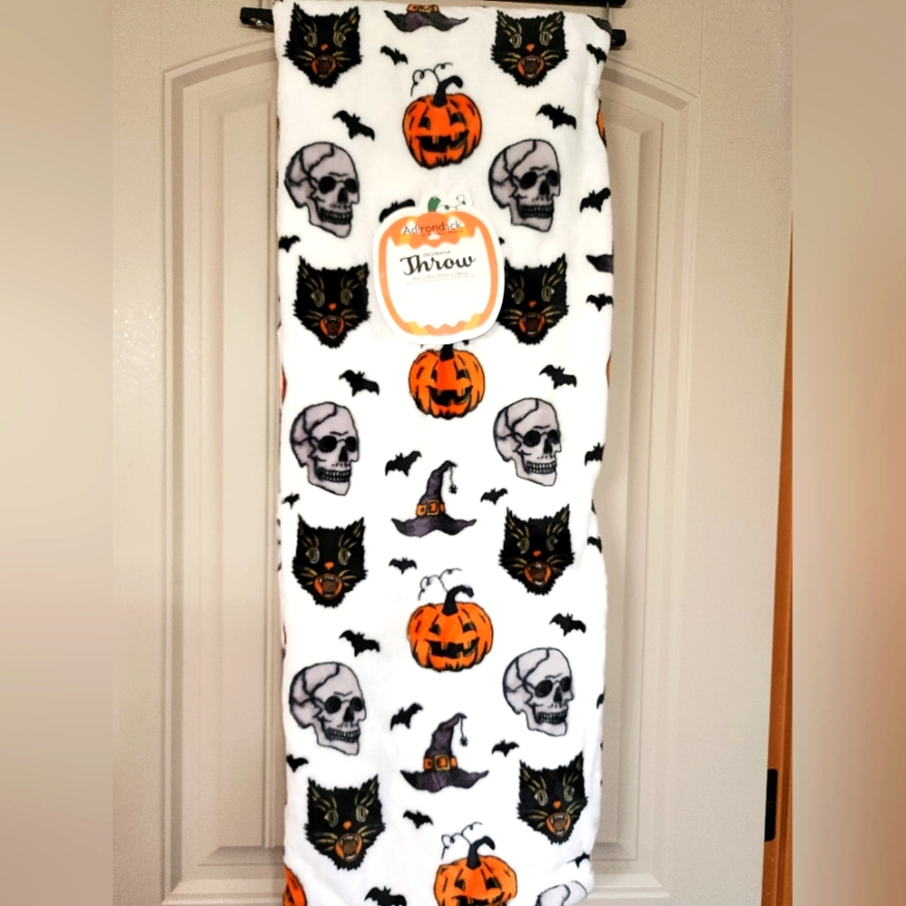 Retro Halloween Throw Blanket w/Black Cat, Skull, Pumpkin & Witch Hat, Bat